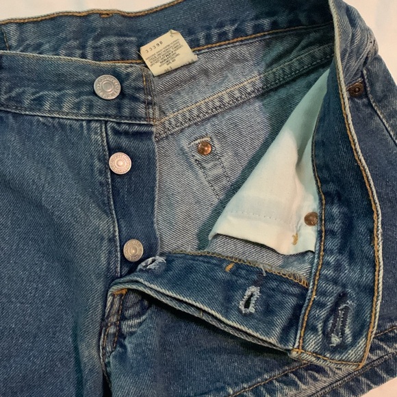 Vintage Levi’s Blue Jean 2” Inseam Hot Short Button Fly size 5 Juniors Womens - Picture 8 of 9
